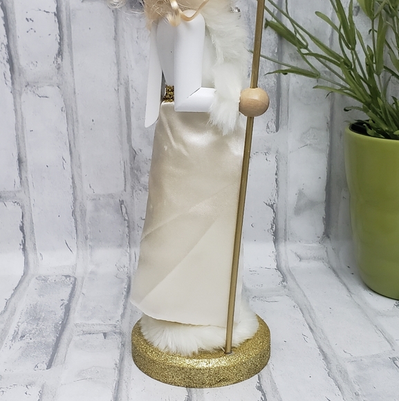 NUTCRACKR Queen in White and Gold,14" - Picture 6 of 12